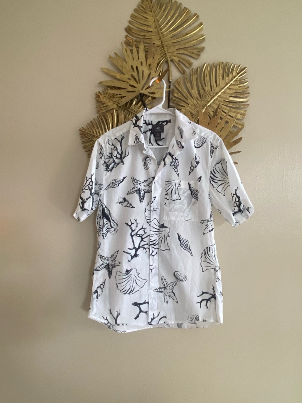 H&M White Short-Sleeve Shell & Coral Print Button-Down Shirt